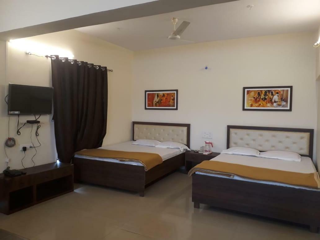 Maharaja Family Guest House Lonavala Eksteriør bilde